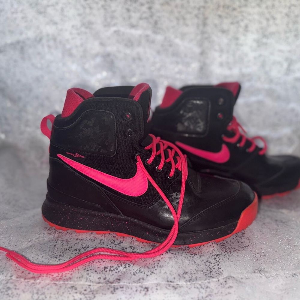 Nike ACG Stasis Boots Pink Black Women’s Waterproof Sneakers